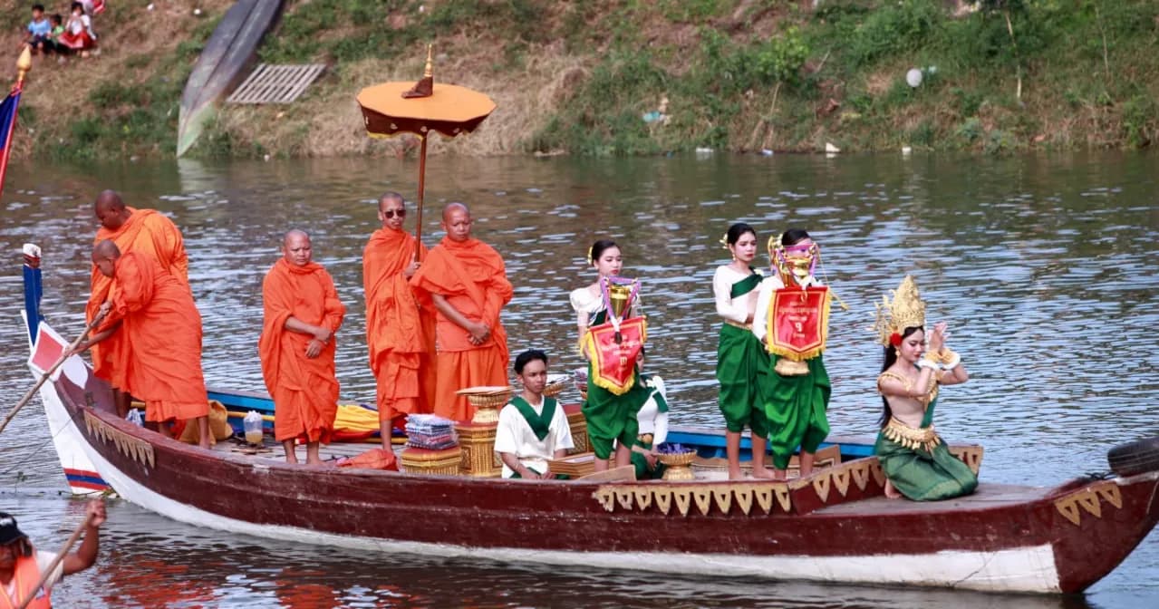 ទូក «ង» វត្តអធ្វា ទទួលបានចំណាត់ថ្នាក់លេខ១ ក្នុងកម្មវិធីប្រណាំងទូកមិត្តភាពលក្ខណៈសហគមន៍ ដែលរៀបចំឡើងដោយវត្តអារញ្ញសាគរ