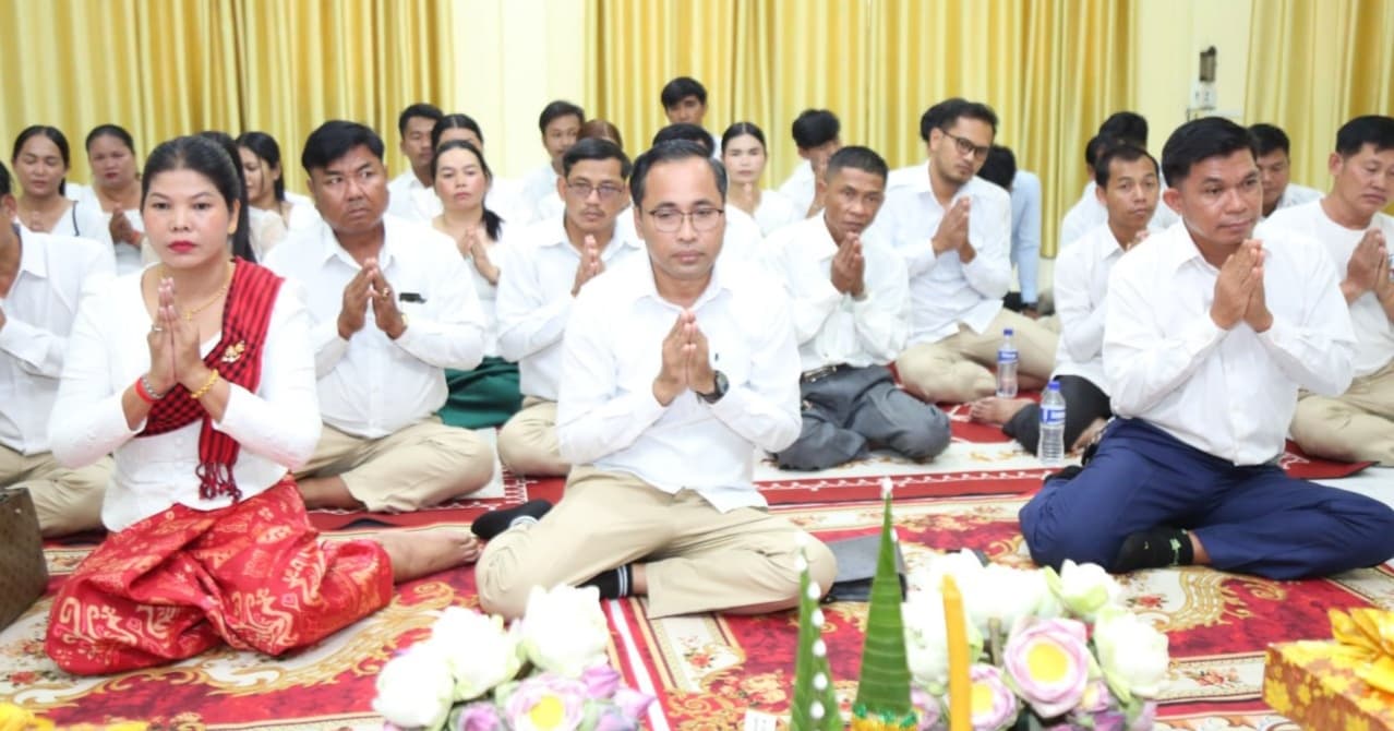 មន្ទីរព័ត៌មានខេត្តប៉ៃលិន ធ្វើពិធីសូត្រមន្តចំរើនព្រះបរិត្តសិរីសួស្តីជ័យមង្គល អបអរសាទរបុណ្យចូលឆ្នាំថ្មីប្រពៃណីជាតិ