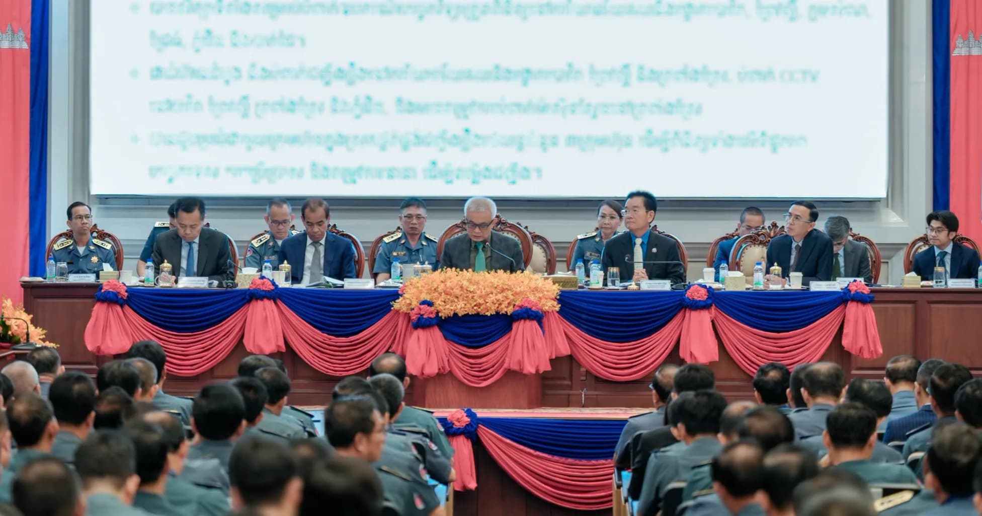រដ្ឋមន្រ្តីសេដ្ឋកិច្ចណែនាំមន្រ្តីគយ ប្រឹងប្រែងអនុវត្តវិធានការមុតស្រួចទប់ស្កាត់អំពើរត់គេចពន្ធ និងបន្លំពន្ធ