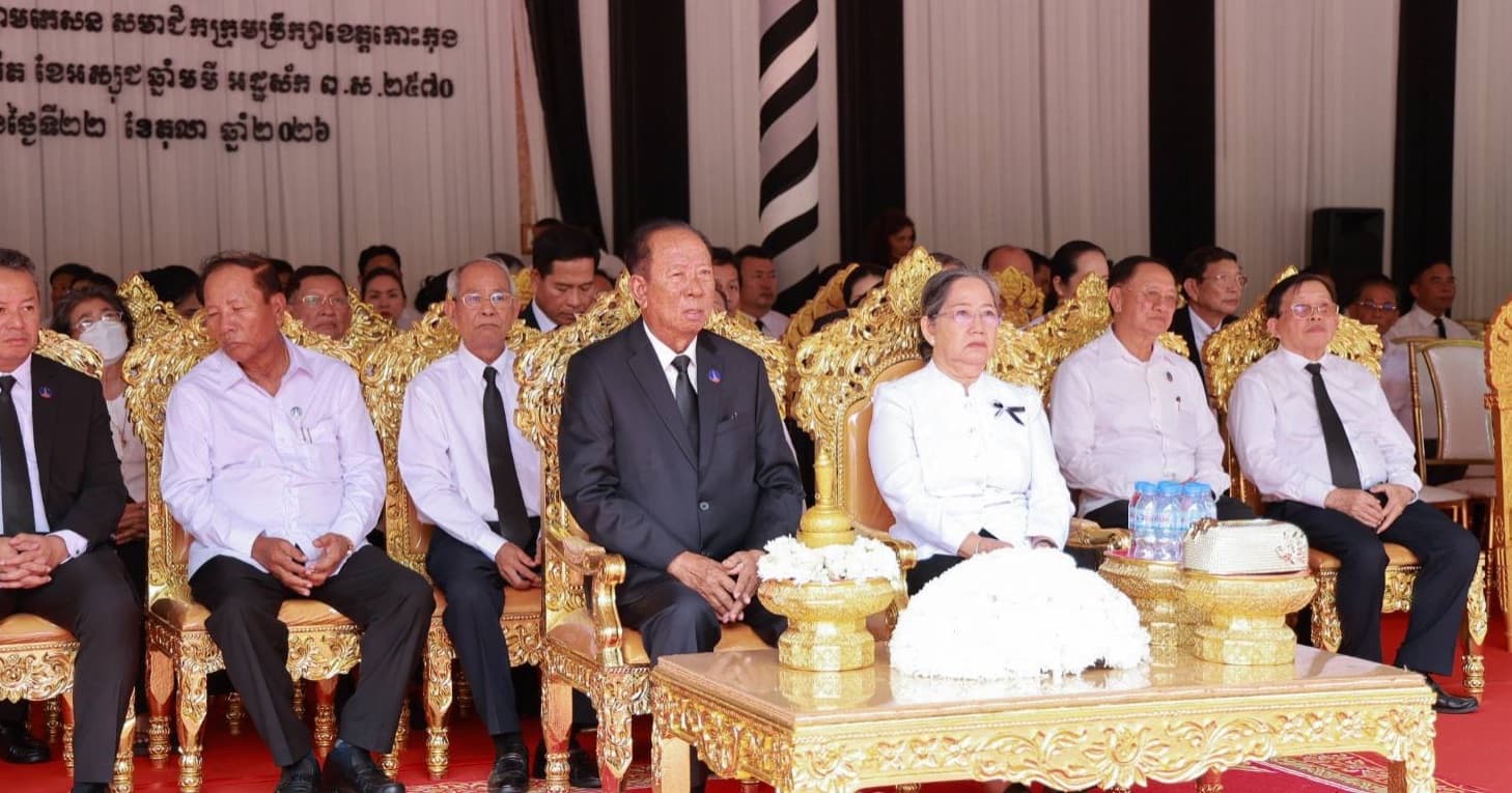 សម្តេចពិជ័យសេនា ទៀ បាញ់ ឧត្តមប្រឹក្សាផ្ទាល់ ព្រះមហាក្សត្រ នៃព្រះរាជាណាចក្រកម្ពុជា អញ្ជើញជាអធិបតីភាពដ៏ខ្ពង់ខ្ពស់ ប្រទានភ្លើងបូជាសព ឯកឧត្តម ផៃធូន ផ្លាមកេសន