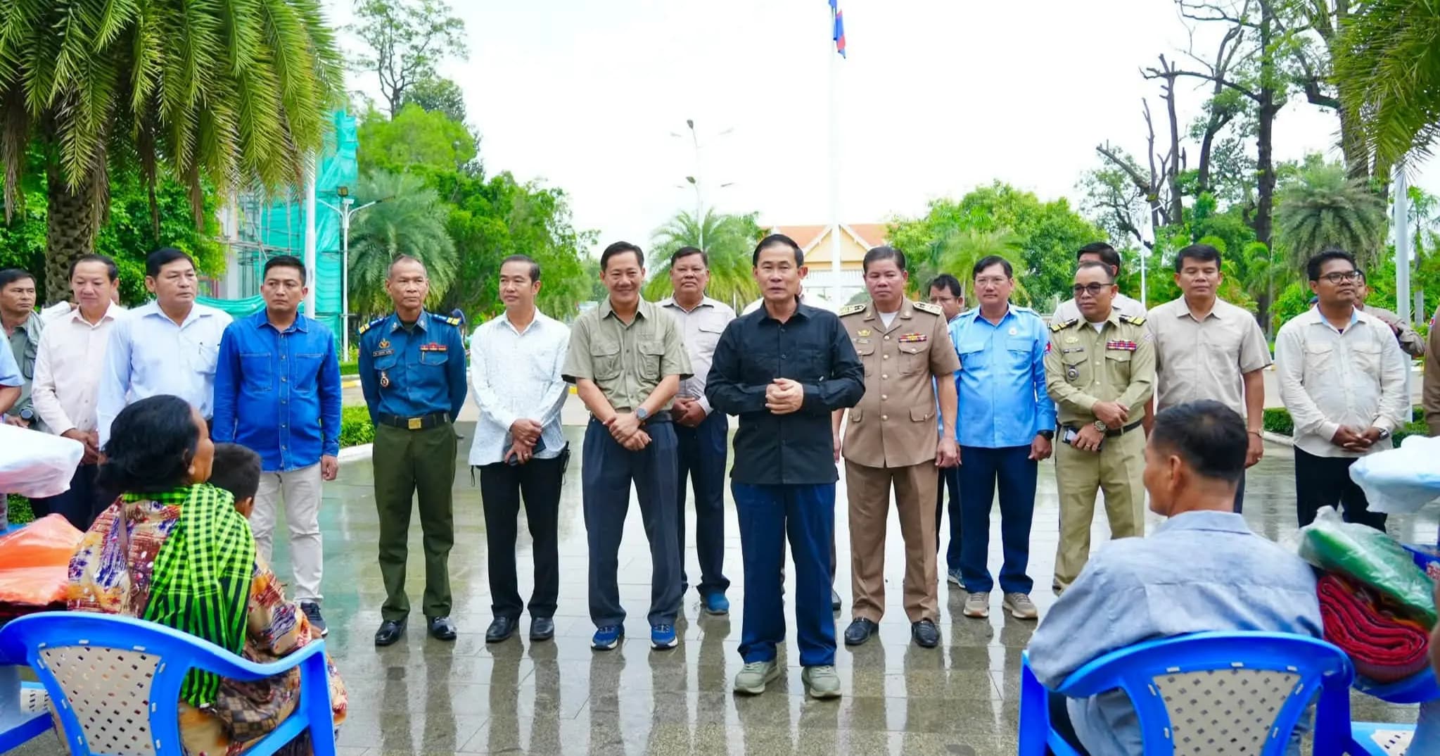 ឯកឧត្តម ខូយ រីដា អញ្ជើញជួបសំណេះសំណាល និងជូនដំណើរប្រជាពលរដ្ឋក្រីក្រ ១៦គ្រួសារ ទៅទទួលយកដីនិងផ្ទះនៅខេត្តស្ទឹងត្រែង