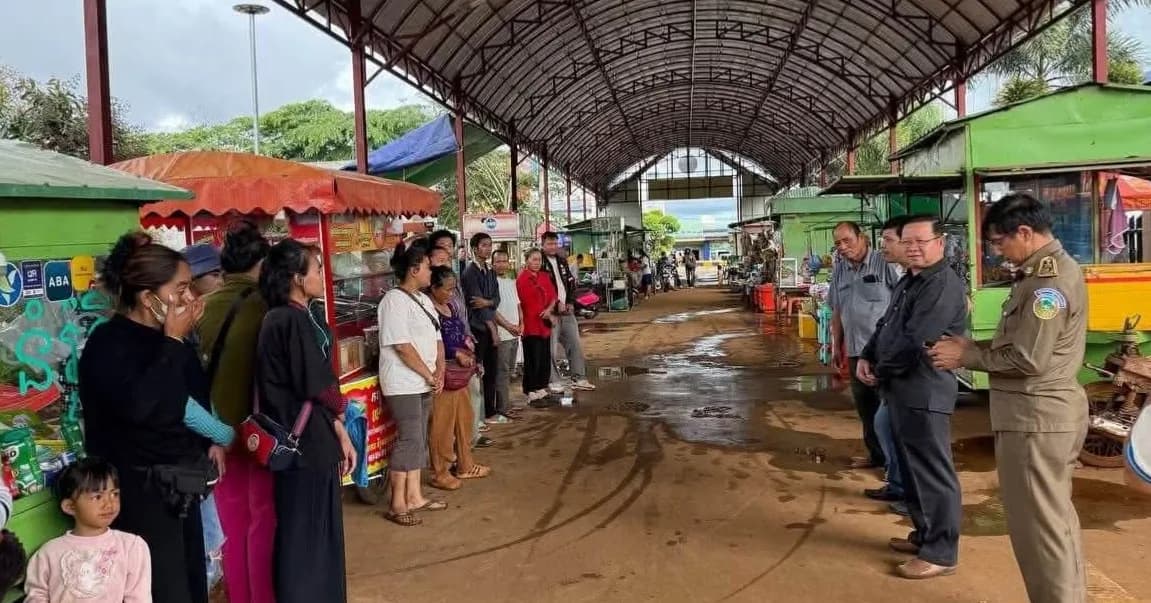អាជ្ញាធរក្រុងសែនមនោរម្យ ចុះស្វែងយល់ពីស្ថានភាពនៃការប្រកបអាជីវកម្មរបស់បងប្អូនអាជីវករនៅផ្សាររាត្រី