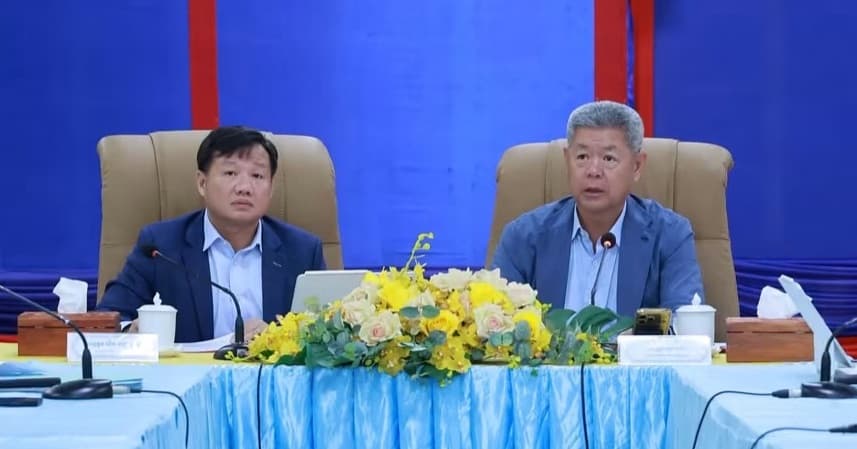 ឯកឧត្តម ហ៊ីវ បញ្ញាវុឌ្ឍ រដ្ឋលេខាធិការ ទីស្ដីការគណៈរដ្ឋមន្ត្រី និងឯកឧត្តម គួច ចំរើន អភិបាល នៃគណៈអភិបាលខេត្តកណ្ដាល អញ្ជើញដឹកនាំ ក្នុងកិច្ចប្រជុំគណៈកម្មការអន្តរក្រសួង ដើម្បីពិនិត្យ ពិភាក្សា និងវាយតម្លៃលើគម្រោងសាងសង់សាលាខេត្តកណ្ដាលថ្មី