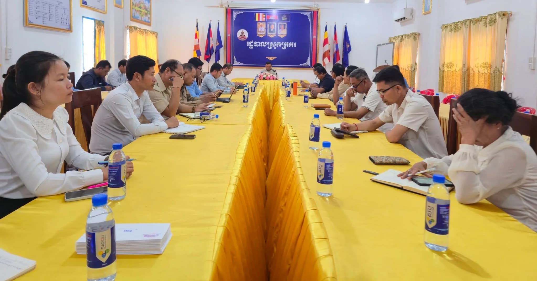 អភិបាលស្រុកក្រគរ ដឹកនាំកិច្ចប្រជុំរៀបចំផែនការចែកស្បៀងរាជរដ្ឋាភិបាល ជូនប្រជាពលរដ្ឋរងគ្រោះដោយជំនន់ទឹកភ្លៀងចំនួន ២,៥០៦គ្រួសារ