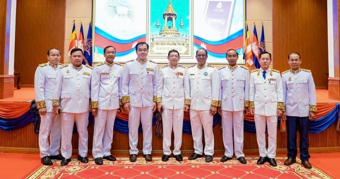 ថ្នាក់ដឹកនាំ មន្ទីរព័ត៌មានខេត្តកោះកុង អញ្ជើញចូលរួមពិធីអបអរសាទរខួបលើកទី៣៣ នៃទិវាប្រកាសឱ្យប្រើប្រាសរដ្ឋធម្មនុញ្ញ